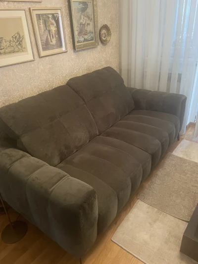Namjestaj: sofa I stolic