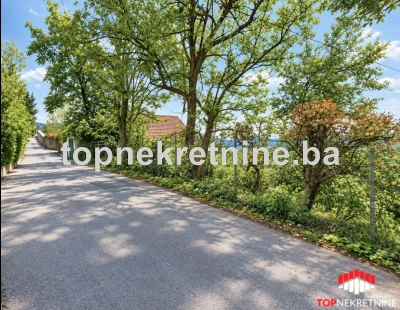 Posjed površine 717m2 sa velikim potencijalom na Sedreniku