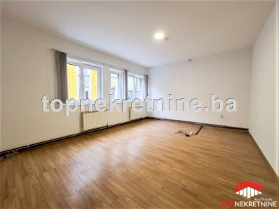 Nenamješten stan od 80m2 pogodan za ured u neposrednoj blizini Narodnog pozorišta