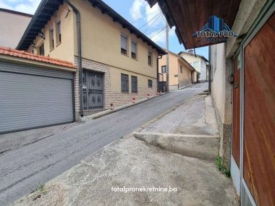 Kuća s dvorištem – Medrese / Stari grad