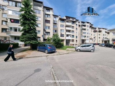 Trosoban stan Trg Ilidžanske Brigade / Dobrinja IV – I. Ilidža