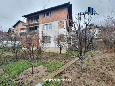 Kuća na tri etaže Adema Buće / Buća Potok