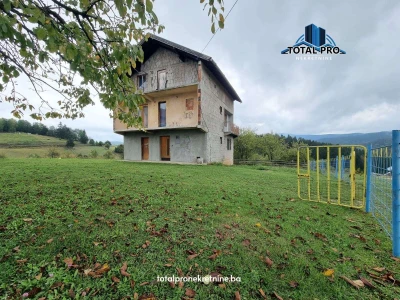 Zemljište sa dva uknjižena objekta Medojevići / Ilijaš