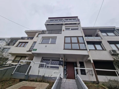 Porodična Kuća na 3 sprata, Koševsko brdo