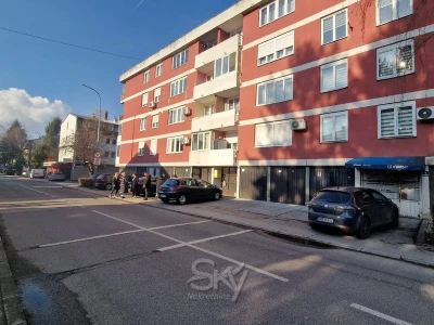 Trosoban stan, Ilidža, Pejton