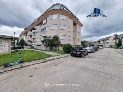 Trosoban stan Rudija Alvađa / Dobrinja C5