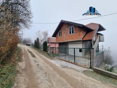 Dvije kuće sa zemljištem Ranovačka / Ahatovići