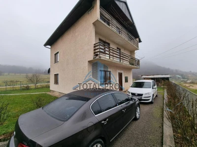 Kuća sa zemljištem Kijevo / Trnovo