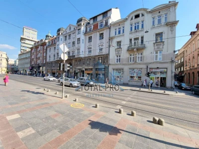 Četverosoban stan Maršala Tita / Centar