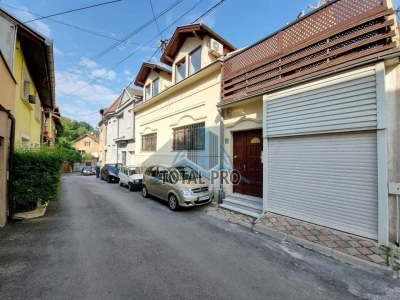 Kuća sa dvorištem Mjedenica / Centar