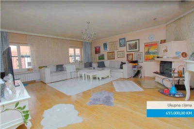 Dvoetažni Penthouse, trosoban stan, Ferhadija, Stari Grad.