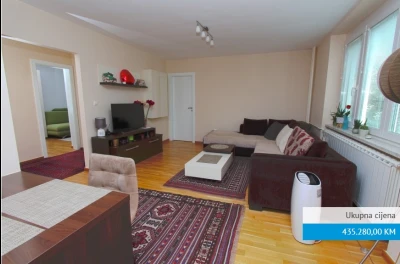 Trosoban stan, Grbavica, Novo Sarajevo.