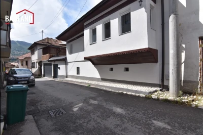 Dvije kuće sa odvojenim ulazima / Kovači, Stari Grad - [Iznajmljivanje]