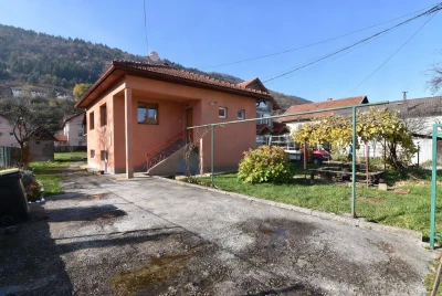 Kuća-60m2, podrum, bašta, parking mjesta / Hrasnica, Ilidža - [Iznajmljivanje]