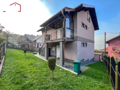 Potpuno renovirana kuća sa okućnicom/ Novi Grad