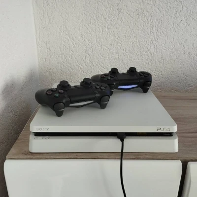 Play station 4 Slim