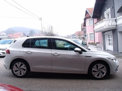Volkswagen Golf 2.0 tdi STYLE .IQ.LED, MATRIX,2021 sa pdv-om
