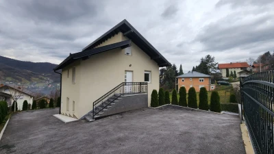 KUĆA SA ZEMLJIŠTEM Semizovac