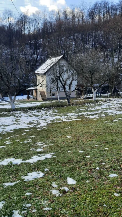 Porodična kuća/vikendica sa šadrvanom
