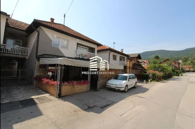 Kuća sa poslovnim prostorom, Pazarić