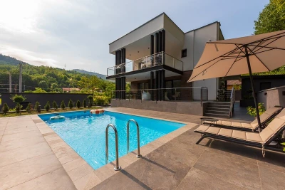 Vila / Moderno opremljena kuća Sarajevo - Nahorevo/ Centar - [Iznajmljivanje]