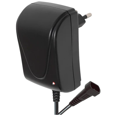 home Adapter 1500/2100 mA, 3-12 V, sa više priključaka - MW MC15N