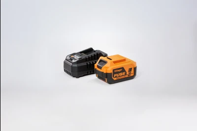 Fuse set baterija 3.0Ah + punjač 2.4A