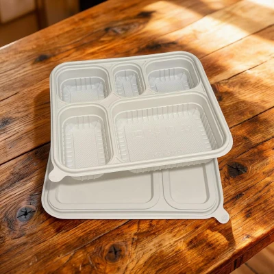 Kutija za obrok sa 5 pregrada 24,5x21,5,4,5cm 1250 ml. 60 kom /paket