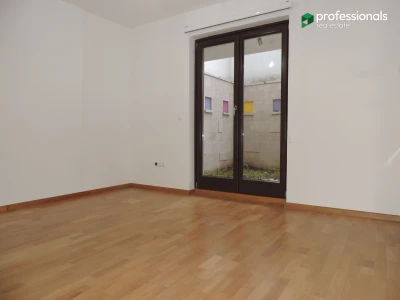 Dvoetažni stan sa garažom i baštom Stari Grad Sarajevo 149 m2